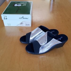 Annie silver clogs